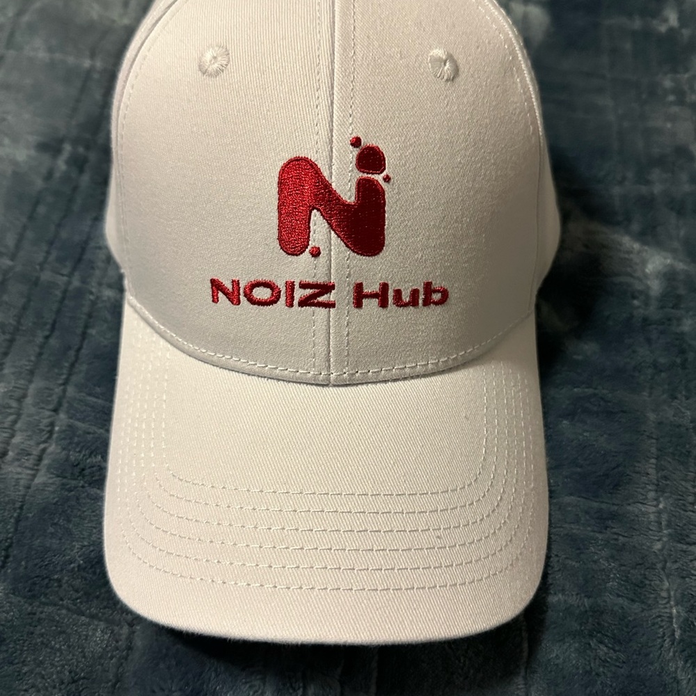 Noiz hub White Cap with Red Logo